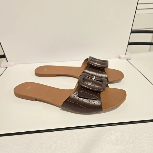 H&M Brown Croc-Embossed Slide Sandals with Buckle - Picture 11 of 11